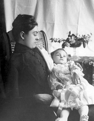 Illustration for article titled The Strangest Tradition of the Victorian Era: Post-Mortem Photography